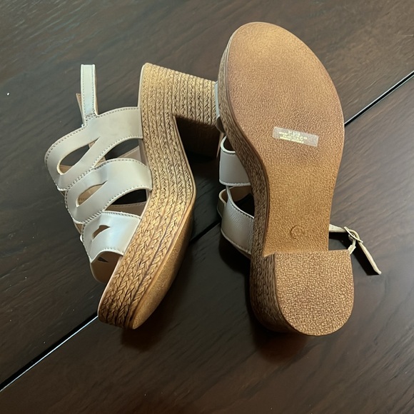 Sandals - Picture 4 of 5